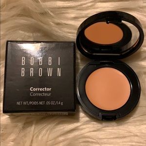 Bobbi Brown
Bobbi Brown Corrector